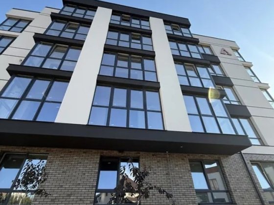 )( Продаж 1-К квартири з великою площею Ровно