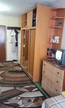 Продається простора кімнатна в гуртожитку . Район ТРЦ Київ. - фото 1