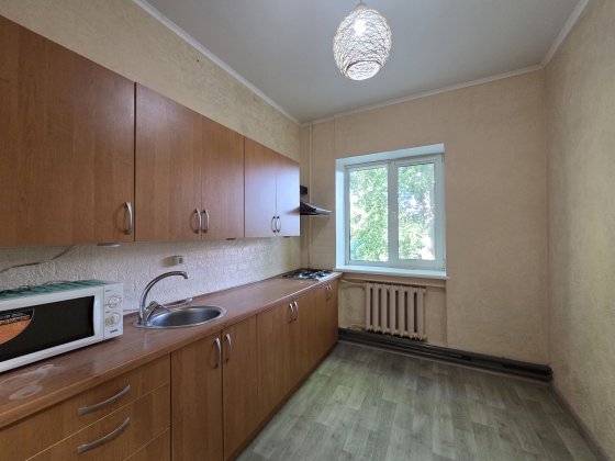 Продаж 3-кімнатної квартири по вул. Привокзальна!  1й поверх, не кутова!