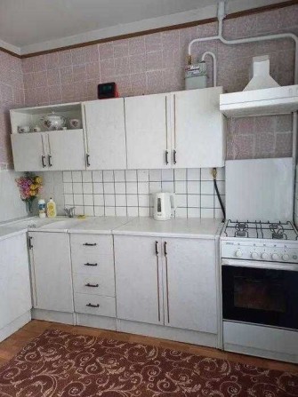 У продажу простора двокімнатна квартира - фото 1