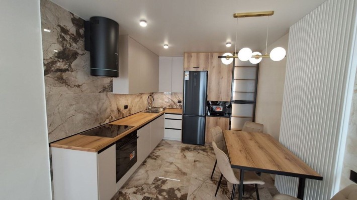 Продаж 2к квартири 57 кв. м на вул. Будного Степана - фото 1