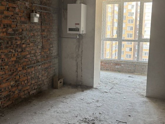 Світла 1к в будинку на етапі здачі. Не кутова, будинок утеплений. Діє переуступка 45748 Хмельницкий
