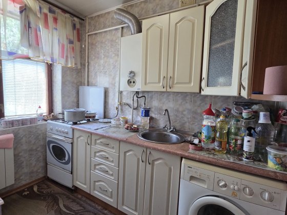 Продам  2-кімнатну квартиру! Вул. Металургів, 2й поверх, не кутова! Кімнати ізольовані! Суми