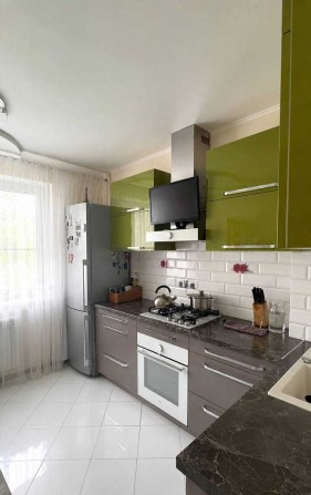 Продаж 3-кімнатної квартири вул. Івана Сірка ( р-н 23 школи ) - фото 1