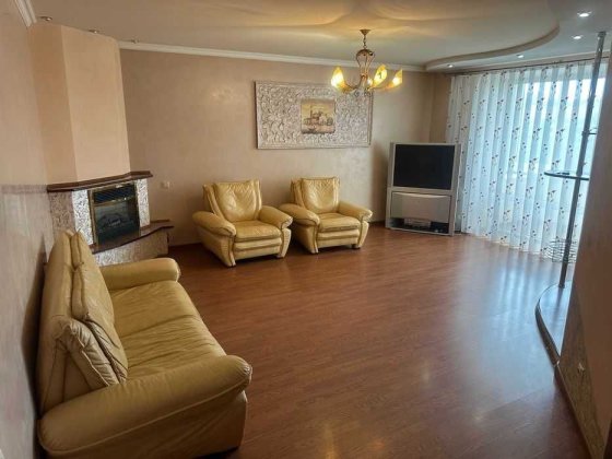 Простора  3 кімнатна квартира в хорошому районі! Хмельницкий