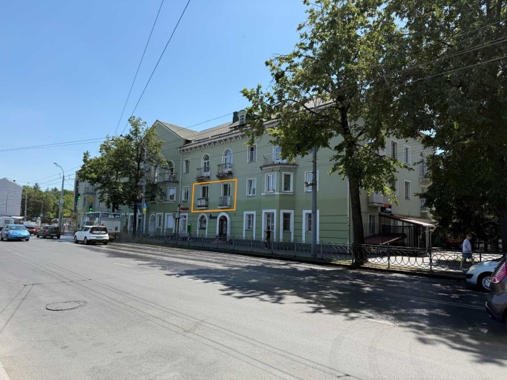 Трикімнатна в центрі Рівне понад Соборною. Під житло, хостел, офіс. - фото 1