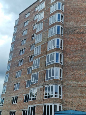 Продаємо сиру 1к.квартиру поряд з Центром - фото 1