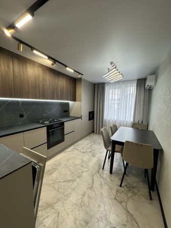 Продаж 2км квартири в центрі, вул. Білогірська - фото 1