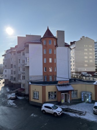 Продаю дворівневу сиру квартиру. - фото 1