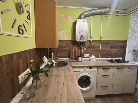 2кім, 45м2, перший низький, Проспект Незалежності Чернівці