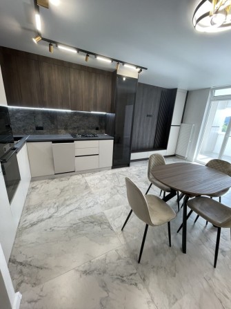 Продаж 2 кімнатноЇ квартири на проспекті Злуки, біля центру - фото 1