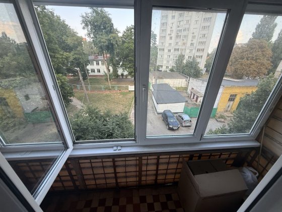 Від власника. 2 кім. Кв, 45м 2, район кругу(привокзальний ринок), 4 поверх Чернігів
