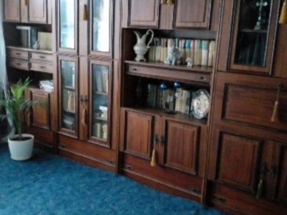 Продаж 2- х кімнатноі квартири в ужгороді вул . Нахімова 9 поверх. Кімнати роздільні ванна та туалет