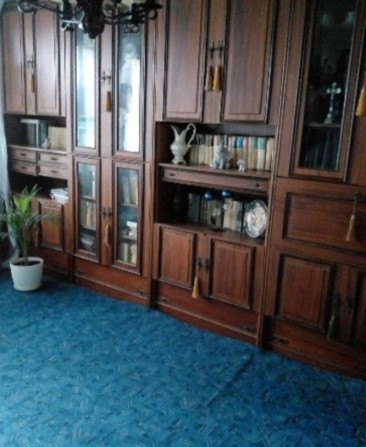 Продаж 2- х кімнатноі квартири в ужгороді вул . Нахімова 9 поверх. Кімнати роздільні ванна та туалет - фото 1