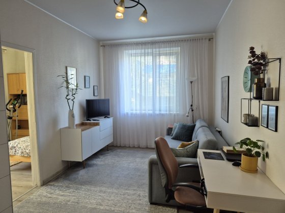 Продам трикімнатну квартиру по проспекту Перемоги Чернигов