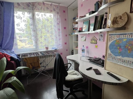 2 кімн 60 м2,3/5 пов, газ