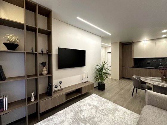 Продам 2к+ кухня студіо рн ЖД Вокзалу ! 80м2  терасса 16м2 Чернівці