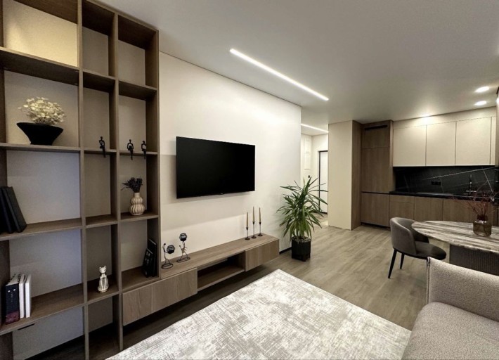 Продам 2к+ кухня студіо рн ЖД Вокзалу ! 80м2  терасса 16м2 - фото 1