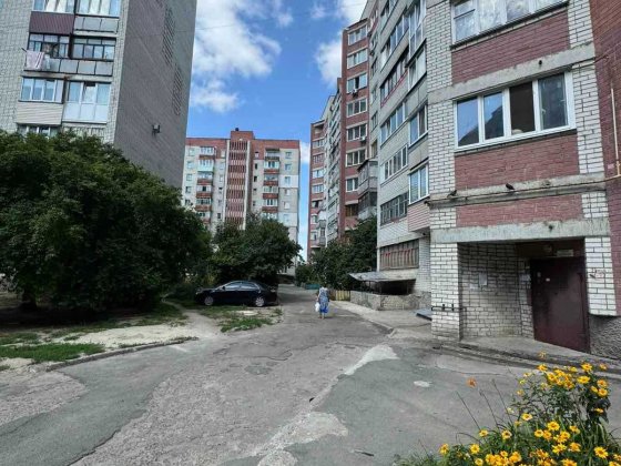 Продам 1-но кімнатну квартиру 4/9 цегла Чернигов