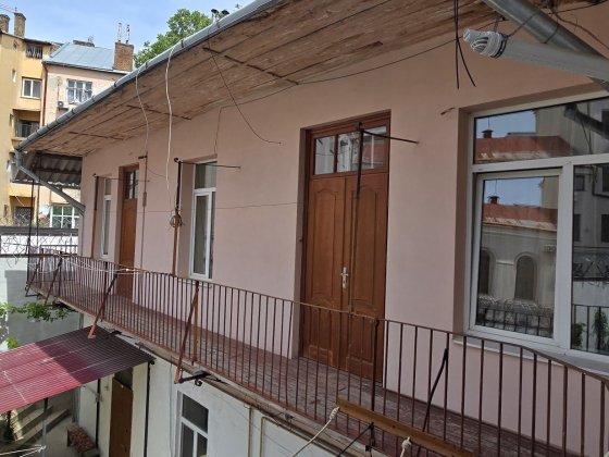 2 кімнатна в центрі міста Чернівці