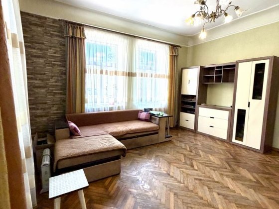 Продаж 2-к квартири в особняку Центр Чернівці