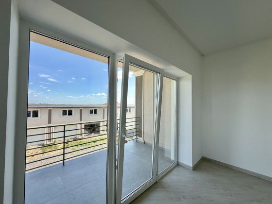 Будинок зданий в експлуатацію | Продам 3-кімнатну квартиру в новобудові з ремонтом Чернівці