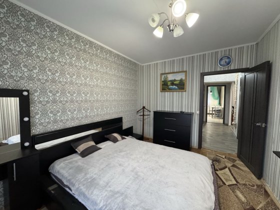 2-кімнатна квартира, 73 м², євроремонт, меблі залишаються, цегляний будинок Чернигов