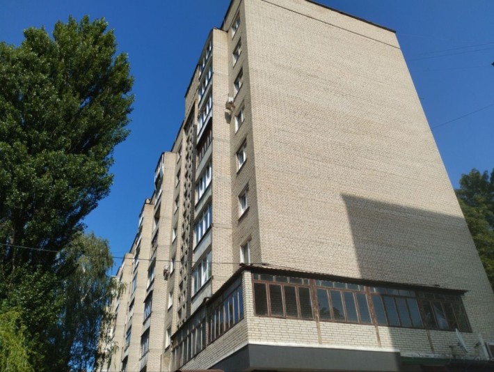 Продам 4к квартиру середній поверх. Поруч школи, дитсадочки, річка. - фото 1