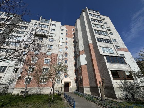 Простора 3-кімнатна квартира 93м2 в самому центрі! (Прогрес) Чернигов