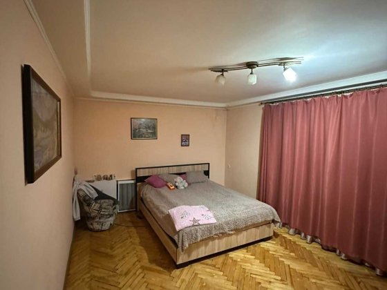 Продаж трикімнатної чешки по вул. Небесної Сотні Чернівці