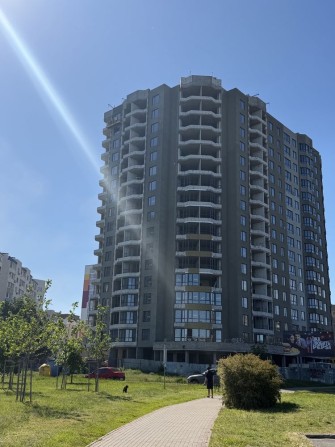 Продаж 1 - кімнатної  квартири з панорамним видом на Дніпро по вул. С. Жужоми 1 - фото 1