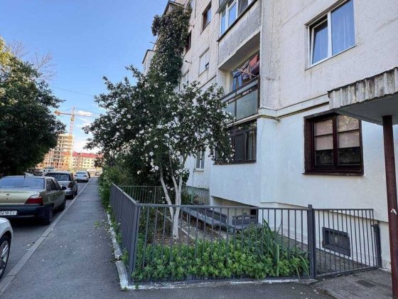 Продаж 3х кімн. квартири Новий Район( напроти Велмарта) вул.Капушанська 175  , дах в порядку