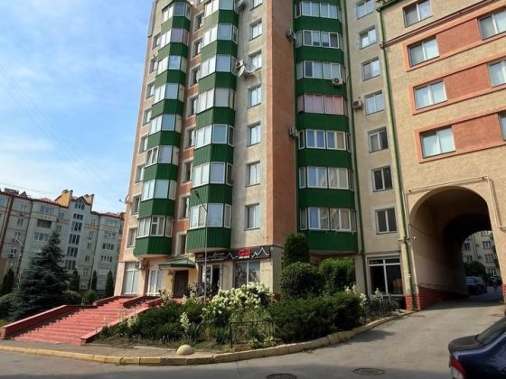 Продається простора квартира вул. Героїв Майдану, 55 Чернівці