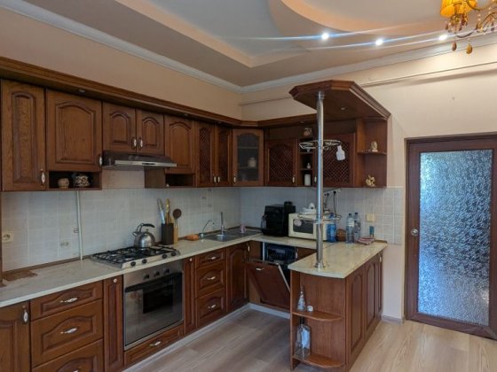 Продаж 3- кімн квартири з двориком. Газ!
