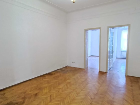 3кімнатна кв поряд з центром, 78 м.кв., гараж. Можна під програми Чернівці
