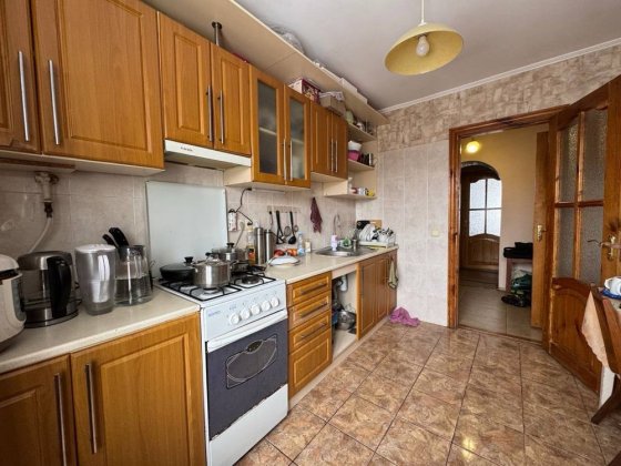 Продається 4-кімнатна квартира в районі Вишенька