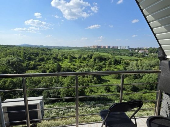 Продаж УКОМПЛЕКТОВАНОЇ СУЧАСНОЇ 1 кімнатної СТУДІЇ, вул.Яблунівська, ВСЕ НОВЕ, БАЛКОН з гарний краєв Чернівці