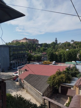 Продається 2 кімнатна квартира в центрі міста - фото 1