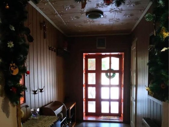 трирівнева квартира котеджного типу з гаражем та подвір’ям в Чопі