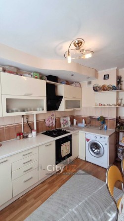 Продається 4-кімнатна квартира в Ужгороді - фото 1