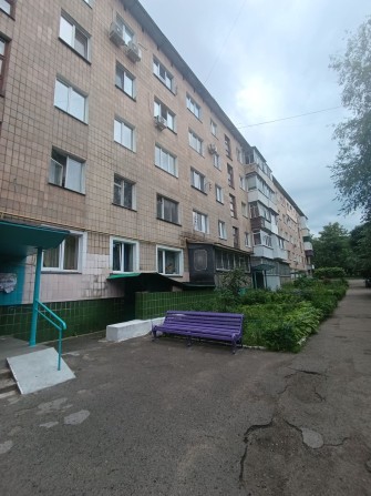Продам 3 кімнатну ,район ЖД - фото 1