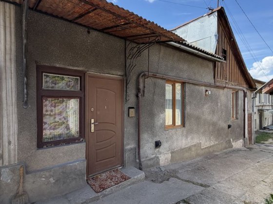 2 кімнатна в ЦЕНТРІ з меблями та технікою 50м2 Чернівці