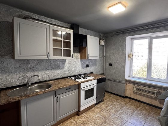 Продаж Продається 3 кімнатна квартира  Руська Гравітон Чернівці