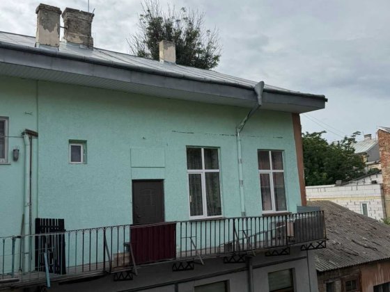 Продається 2 квартира р-н пл.Центральної Чернівці