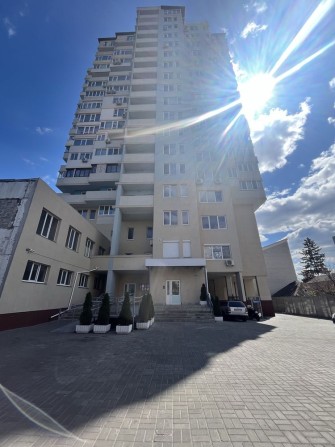 Простора видова квартира 125 м² у самому центрі Черкас! - фото 1