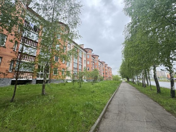 Простора 3-кімнатна квартира в цегляному будинку з закритою територією Масани Чернигов