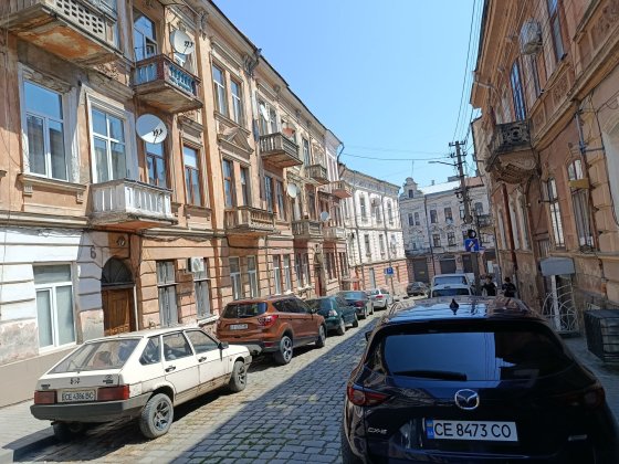 Продаж просторої 4-кімнатної квартири в історичному центрі Чернівців (вул. Переяслівська) Чернівці