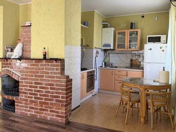 Продаж 2х рівневої квартири з двором