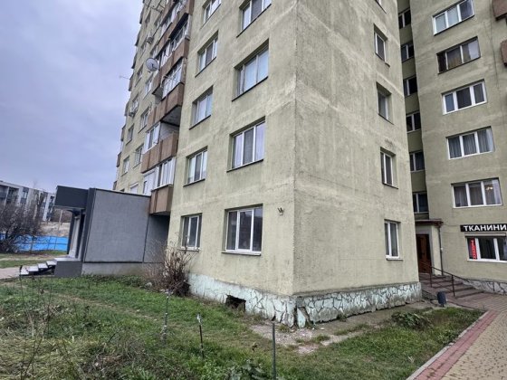 16 поверхівка (можливо під комерцію)