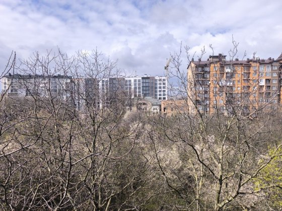 4- х кімнатна Обкомівка,район Майдану Чернівці